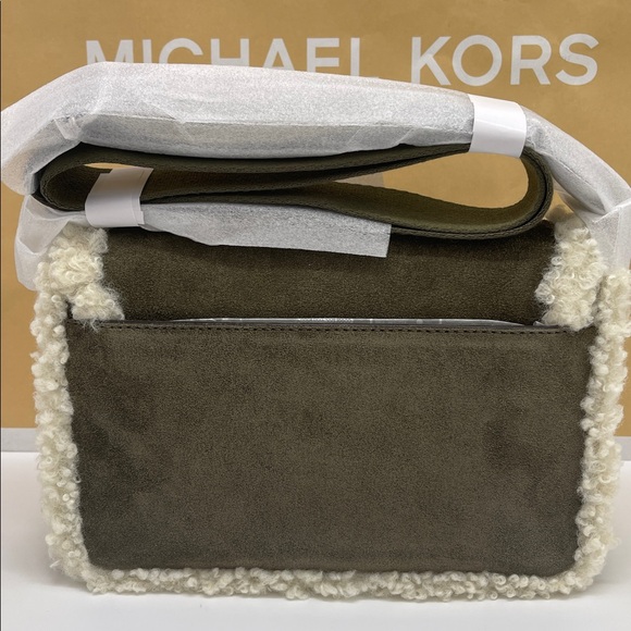 MICHAEL KORS Bradshaw Medium Suede and Faux Shearling Messenger Bag
Olive 
NWT - Picture 15 of 16